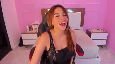 Snapshot of jessi_jones1 chatting on 10-21-25, 03:18 J E S S I online show from 10-21-25, 03:18