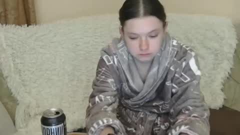 jessicaholland1 online show from 05-10-26, 05:51
