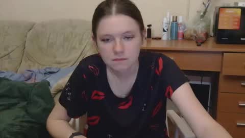 jessicaholland1 online show from 05-19-26, 07:09