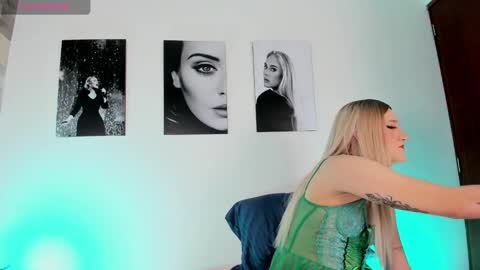 JESSI AND NAOMI online show from 01-25-25, 03:51