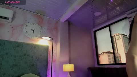 JESSI AND NAOMI online show from 12-22-25, 09:01