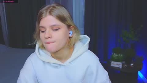jessicaoconnor online show from 12-18-24, 01:02