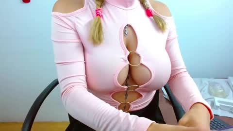 Snapshot of jessicarabbit4 chatting on 02-02-25, 06:15 jessicarabbit4 online show from 02-02-25, 06:15