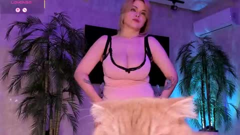Gloria   online show from 06-11-26, 12:19