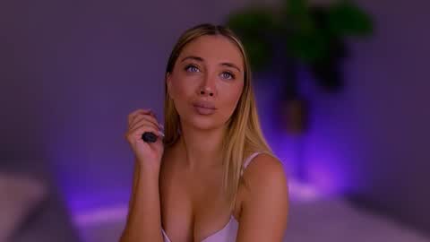 Snapshot of jessiellle chatting on 10-02-25, 06:20 jessiellle online show from 10-02-25, 06:20