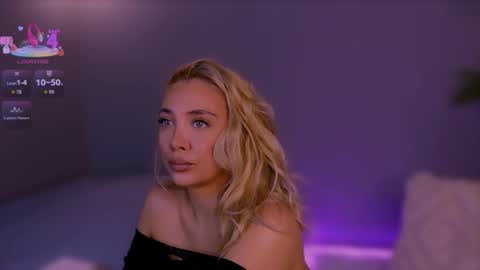 Snapshot of jessiellle chatting on 10-10-25, 10:14 jessiellle online show from 10-10-25, 10:14