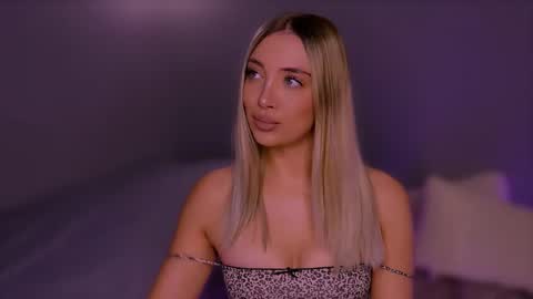 Snapshot of jessiellle chatting on 10-14-25, 06:03 jessiellle online show from 10-14-25, 06:03