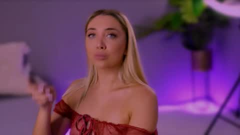 Snapshot of jessiellle chatting on 10-18-25, 07:25 jessiellle online show from 10-18-25, 07:25