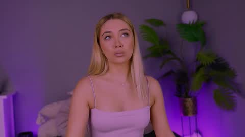 Snapshot of jessiellle chatting on 11-04-25, 06:45 jessiellle online show from 11-04-25, 06:45