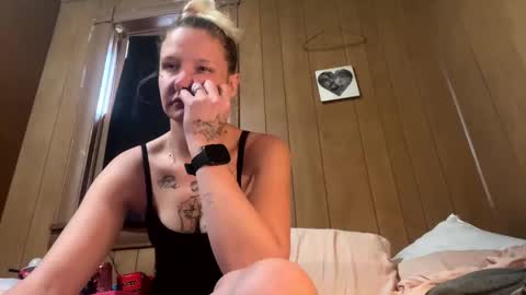 Snapshot of jessiepooh6969 chatting on 12-06-24, 05:22 Wonderland online show from 12-06-24, 05:22