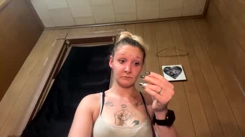 Snapshot of jessiepooh6969 chatting on 12-09-24, 10:30 Wonderland online show from 12-09-24, 10:30