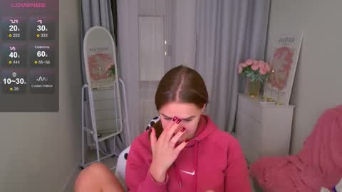 Snapshot of jessiestarz chatting on 11-20-25, 02:06 Jessi online show from 11-20-25, 02:06