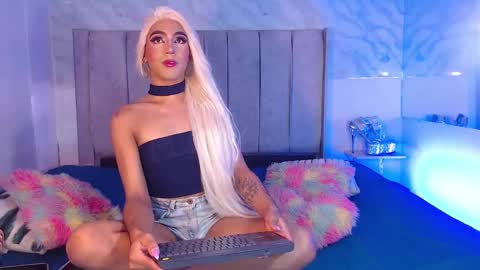 Snapshot of jessika_rabbits chatting on 12-21-24, 02:41 JESS online show from 12-21-24, 02:41