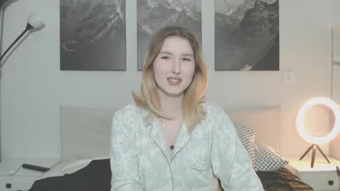 Snapshot of jessstonem chatting on 10-30-25, 07:47 jessstonem online show from 10-30-25, 07:47