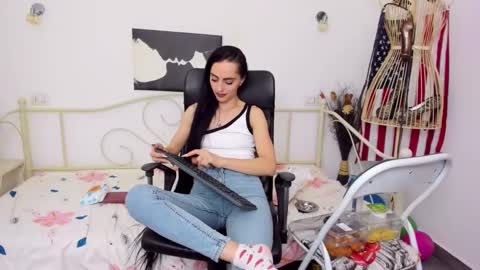 Snapshot of jessystarrr chatting on 01-20-25, 09:01 Jessy online show from 01-20-25, 09:01