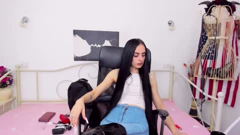 Snapshot of jessystarrr chatting on 02-06-25, 03:59 Jessy online show from 02-06-25, 03:59