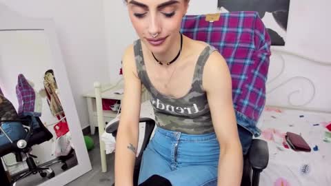 Snapshot of jessystarrr chatting on 03-12-25, 02:23 Jessy online show from 03-12-25, 02:23