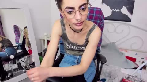Snapshot of jessystarrr chatting on 03-12-25, 05:28 Jessy online show from 03-12-25, 05:28