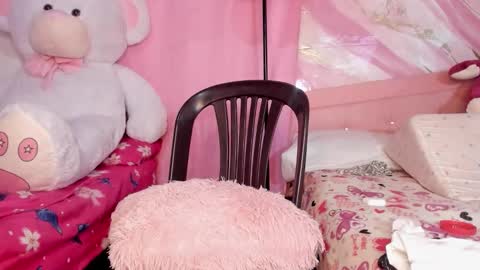 Snapshot of jessyzoe chatting on 10-20-25, 05:02 Jessy online show from 10-20-25, 05:02