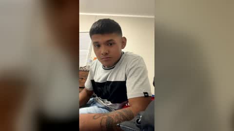 Snapshot of jesusluvs25 chatting on 12-17-25, 05:57 jesusluvs25 online show from 12-17-25, 05:57