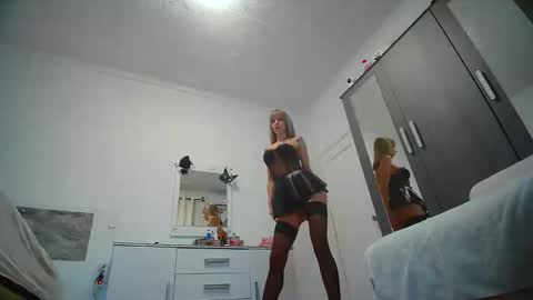 Snapshot of jesyruby21 chatting on 11-18-25, 07:35 jesy online show from 11-18-25, 07:35