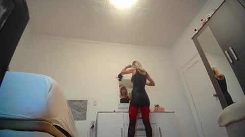 Snapshot of jesyruby21 chatting on 11-27-25, 07:10 jesy online show from 11-27-25, 07:10