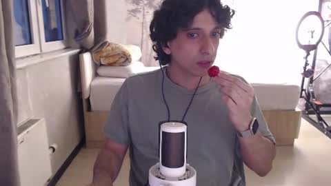 Snapshot of jeuo chatting on 06-15-26, 06:21 jeuo online show from 06-15-26, 06:21