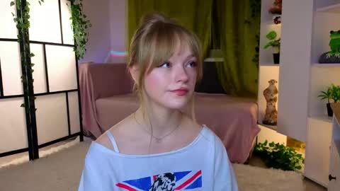 Gwen online show from 04-22-26, 09:27