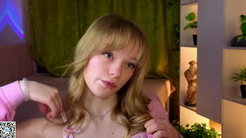 Gwen online show from 04-24-26, 08:22