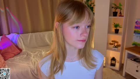 Snapshot of jewellhogan chatting on 05-29-26, 08:29 Gwen online show from 05-29-26, 08:29