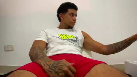 Snapshot of jeyzd25 chatting on 12-03-24, 02:25 Onlyfans Twitter online show from 12-03-24, 02:25