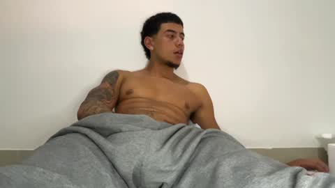 Snapshot of jeyzd25 chatting on 12-15-24, 05:02 Onlyfans Twitter online show from 12-15-24, 05:02