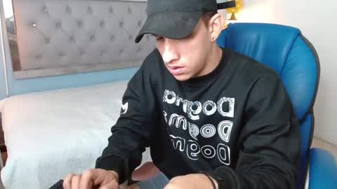 Snapshot of jheidertwink chatting on 12-15-24, 05:23 Jheider R. online show from 12-15-24, 05:23