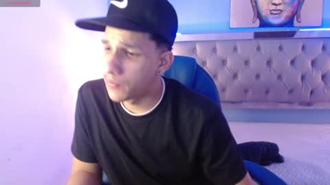 Snapshot of jheidertwink chatting on 01-14-25, 03:22 Jheider R. online show from 01-14-25, 03:22