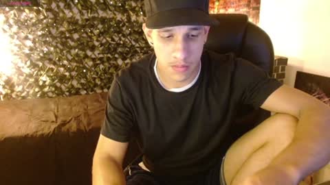 Snapshot of jheidertwink chatting on 01-25-25, 04:13 Jheider R. online show from 01-25-25, 04:13