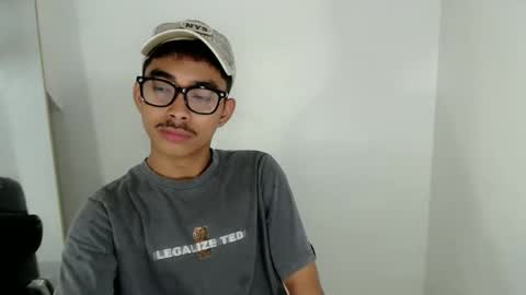 Snapshot of jhnxxnaughty_ chatting on 12-17-25, 08:31 Johnny online show from 12-17-25, 08:31