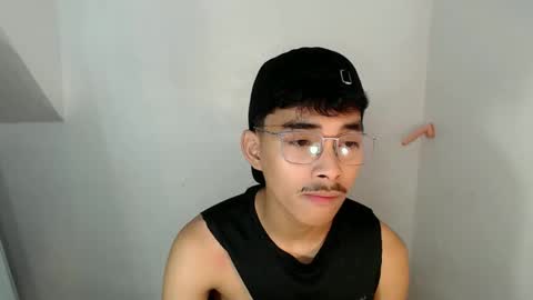 Snapshot of jhnxxnaughty_ chatting on 05-03-26, 05:13 Johnny online show from 05-03-26, 05:13