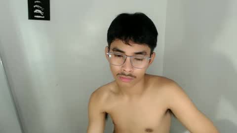 Snapshot of jhnxxnaughty_ chatting on 05-27-26, 02:19 Johnny online show from 05-27-26, 02:19