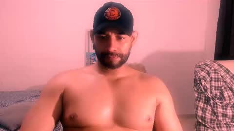 Snapshot of jho173027 chatting on 11-07-25, 11:05 En moreno online show from 11-07-25, 11:05