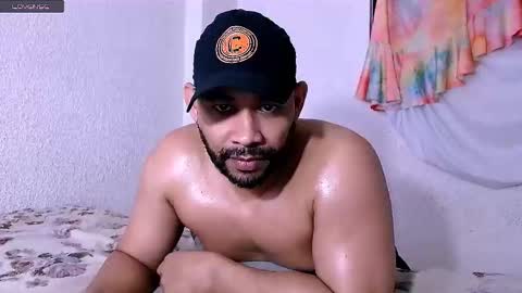 Snapshot of jho173027 chatting on 11-10-25, 01:54 En moreno online show from 11-10-25, 01:54