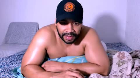 Snapshot of jho173027 chatting on 11-11-25, 10:43 En moreno online show from 11-11-25, 10:43