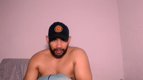 Snapshot of jho173027 chatting on 11-13-25, 01:32 En moreno online show from 11-13-25, 01:32