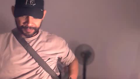 Snapshot of jho173027 chatting on 11-15-25, 07:10 En moreno online show from 11-15-25, 07:10