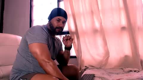 Snapshot of jho173027 chatting on 11-16-25, 12:44 En moreno online show from 11-16-25, 12:44