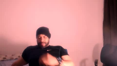 Snapshot of jho173027 chatting on 11-18-25, 04:28 En moreno online show from 11-18-25, 04:28