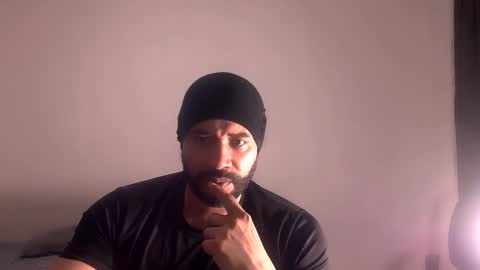 Snapshot of jho173027 chatting on 11-18-25, 06:23 En moreno online show from 11-18-25, 06:23