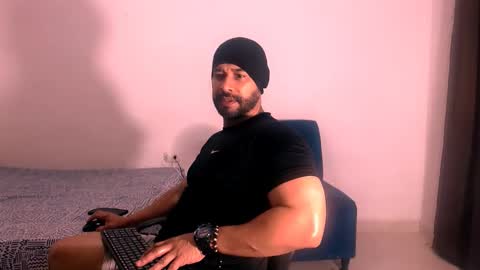 Snapshot of jho173027 chatting on 11-19-25, 06:30 En moreno online show from 11-19-25, 06:30