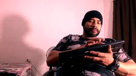 Snapshot of jho173027 chatting on 11-20-25, 07:19 En moreno online show from 11-20-25, 07:19