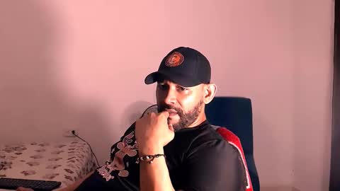 Snapshot of jho173027 chatting on 11-24-25, 03:17 En moreno online show from 11-24-25, 03:17