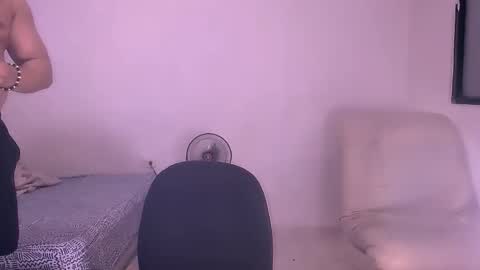 Snapshot of jho173027 chatting on 12-02-25, 05:13 En moreno online show from 12-02-25, 05:13